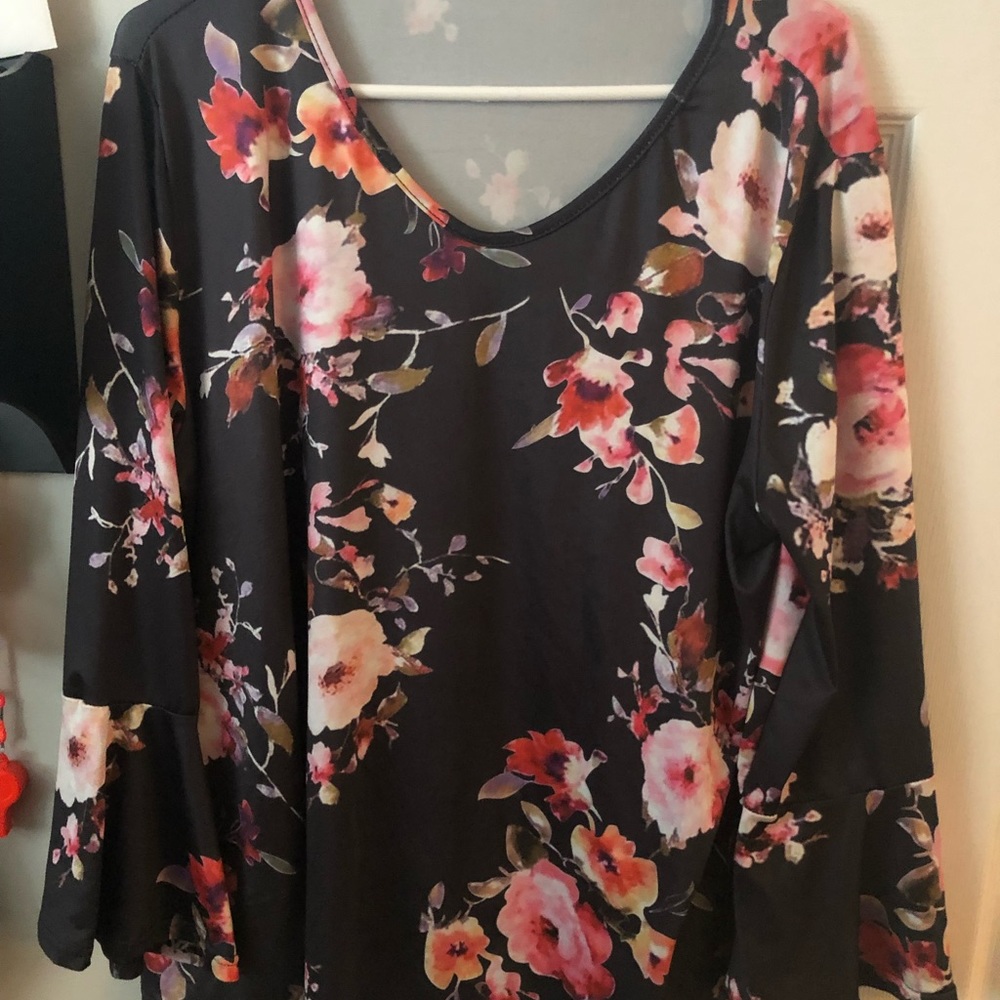 Floral Top worn once. XXL